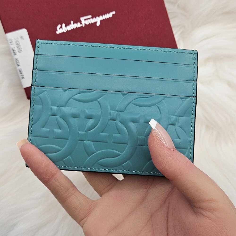 🎁Salvatore Ferragamo Textured Leather Card Holder with Embossed Logo🎁